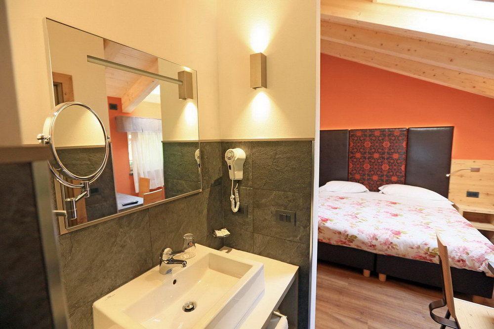 Hotel San Giovanni Vigo di Fassa Eksteriør billede