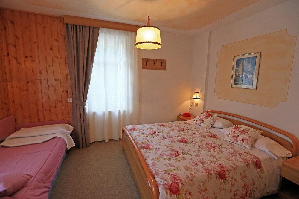 Hotel San Giovanni Vigo di Fassa Eksteriør billede