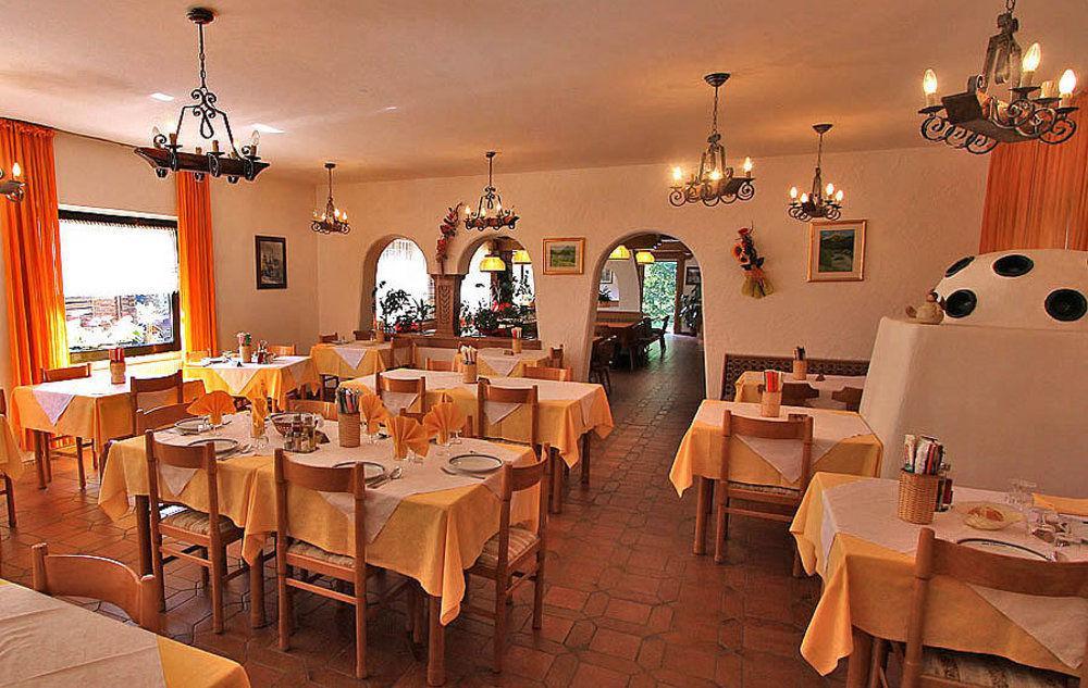 Hotel San Giovanni Vigo di Fassa Eksteriør billede